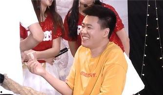 虎牙女主播短裙走光,瞬间成为网络热议焦点